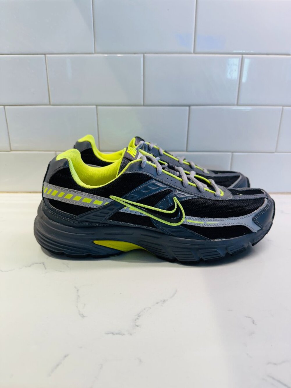 Nike Initiator Lace Up Sneaker Mens 8 Gray Lime Green 394055-023 BRS1000 Sole